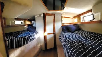 2 室のベッドルーム、WiFi (無料)、ベッドシーツ