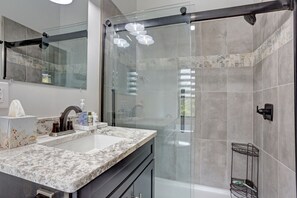 Shower, jetted bath, towels, toilet paper
