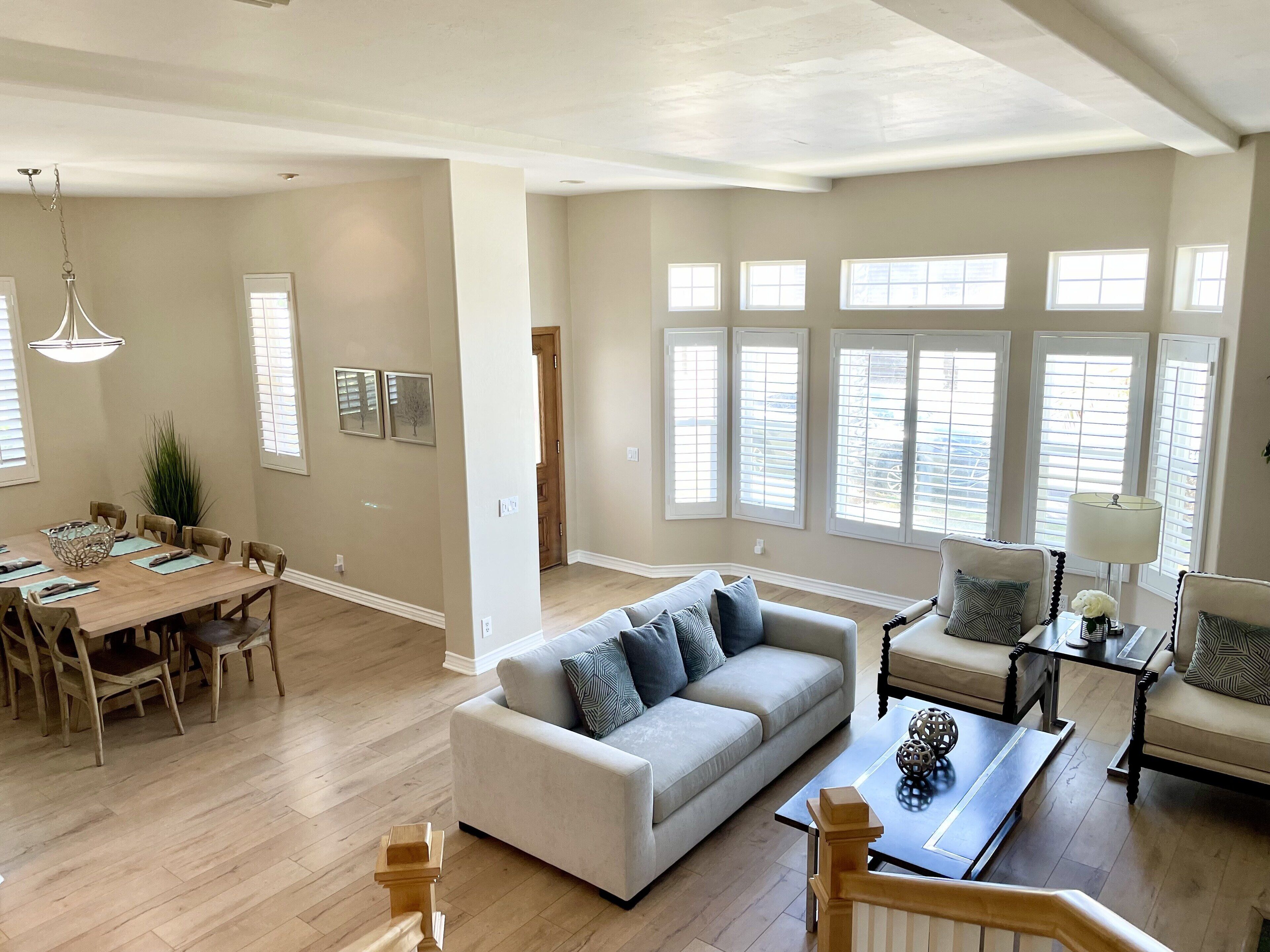 Smart TV, fireplace, Netflix, Hulu