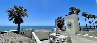 Panoramic ocean view and stunning sunsets in Oceanside with EV charger & AC!
