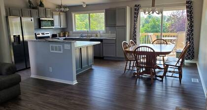 Comfortable home in SW Lincoln. Close to downtown! Self Check In, sleeps 8