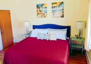 4 makuuhuonetta, silitysrauta/-lauta, Wi-Fi, vuodevaatteet