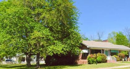 236 Hobson · Huge Single Story Home 1 Mile To Oaklawn & Dwntown