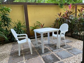 تناول الطعام بالخارج