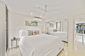 1 bedroom, free WiFi, bed sheets - DIRECT OCEANFRONT LUXURY ON THE SOUTH SIDE!  ROMANTIC AND PEACEFUL! (Kihei)