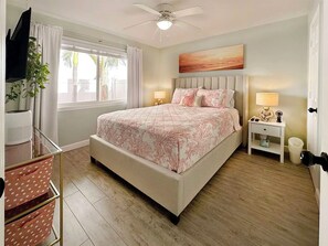 2 bedrooms, iron/ironing board, travel cot, free WiFi - Cozy two bedroom with a private porch in Delray's Hottest Neighborhood (Delray Beach)
