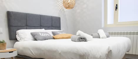 4 bedrooms, desk, soundproofing, iron/ironing board