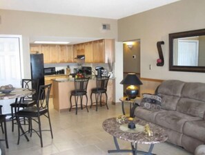 Smart-tv, een dvd-speler en boeken