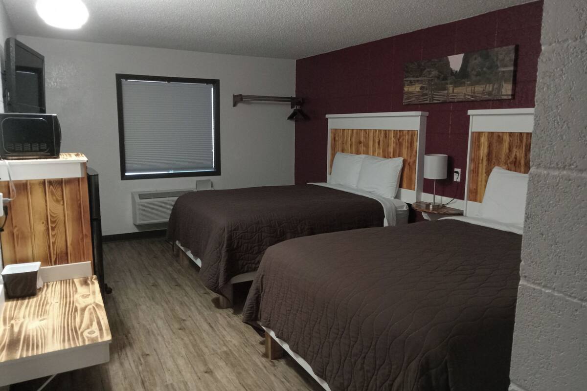 standard room | individually decorated, desk, free wifi, bed sheets