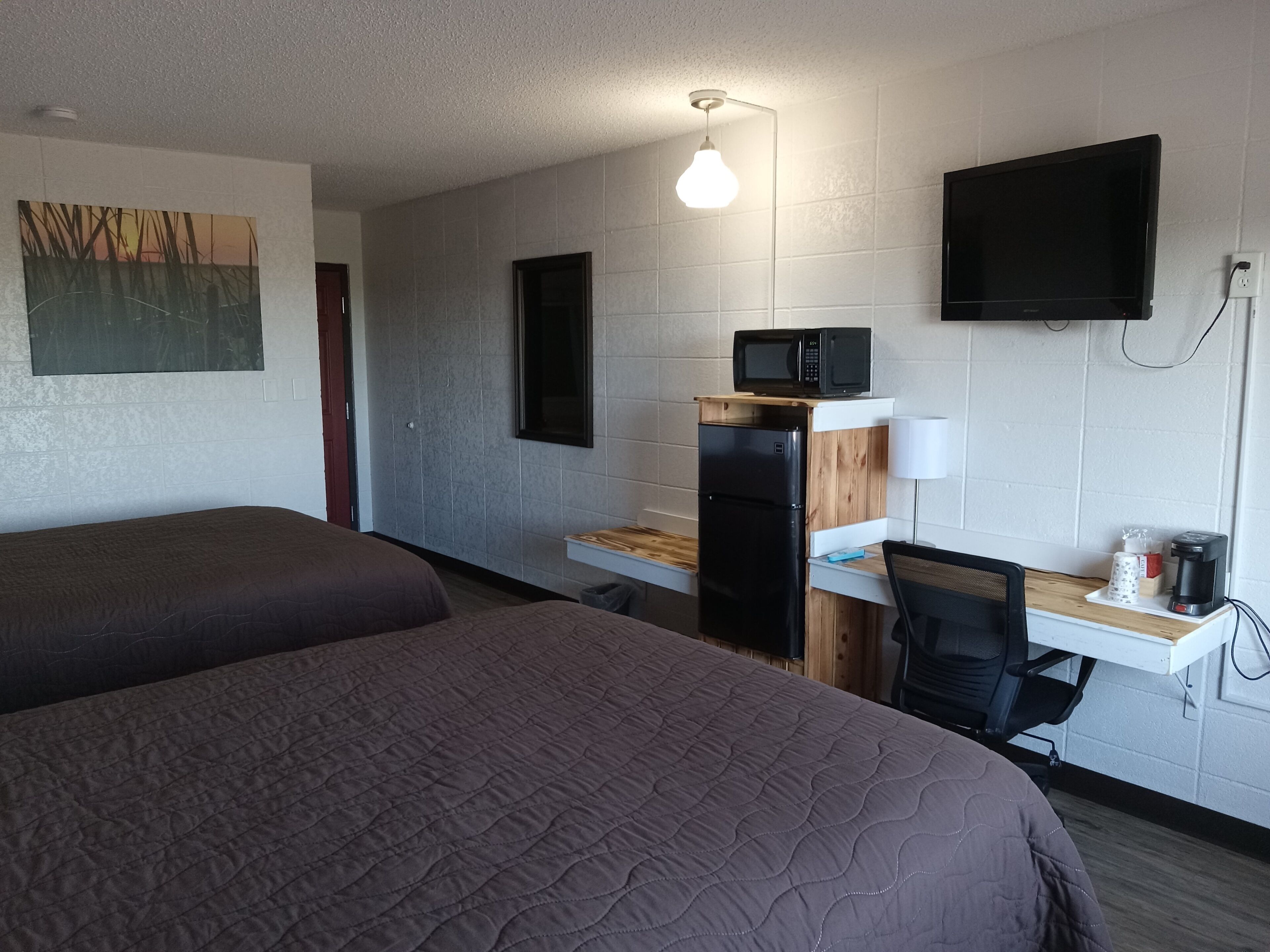 standard room | individually decorated, desk, free wifi, bed sheets