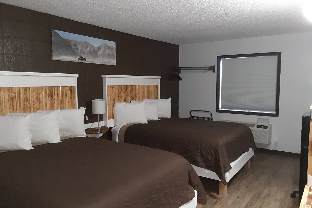 standard room | individually decorated, desk, free wifi, bed sheets