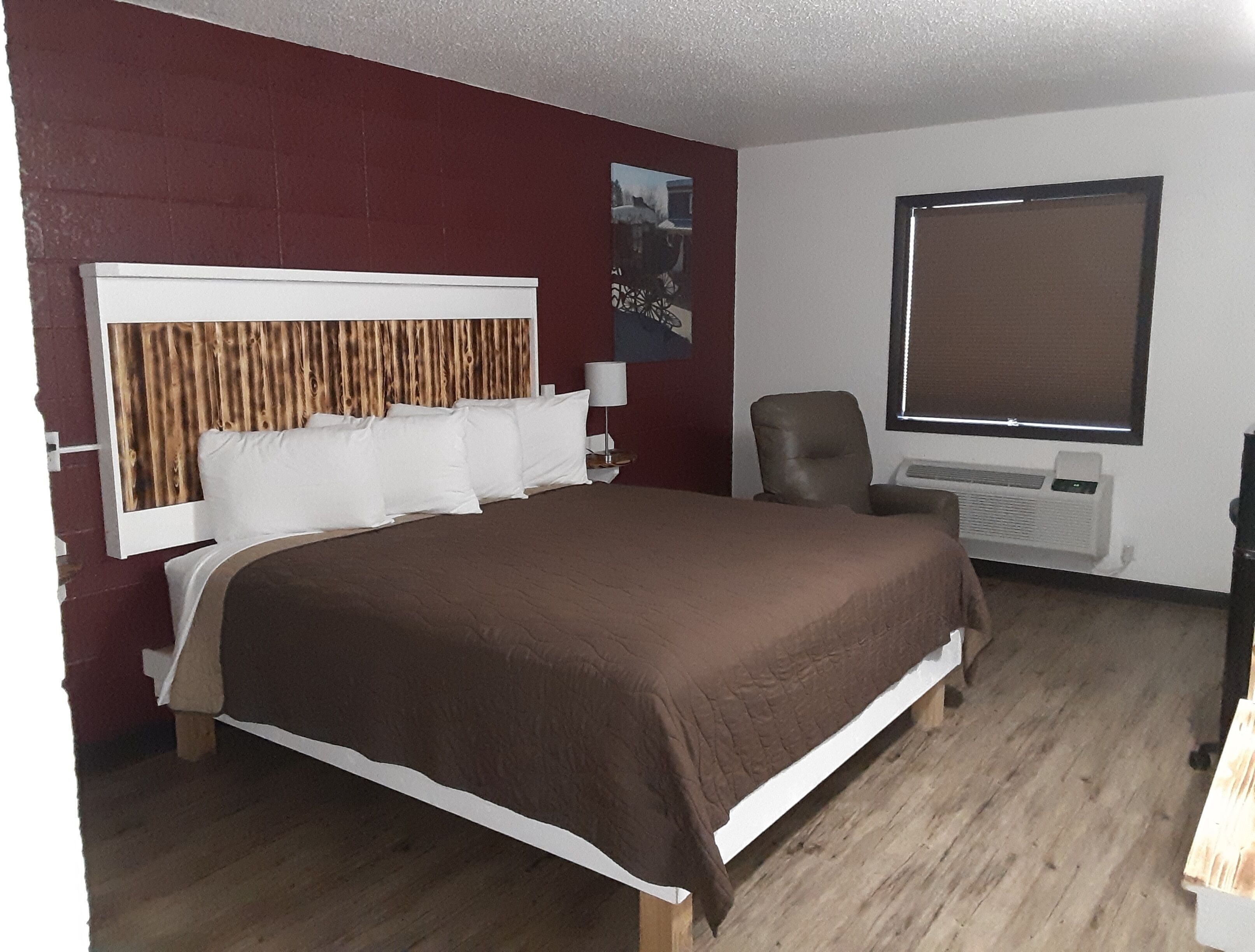 deluxe room | individually decorated, desk, free wifi, bed sheets