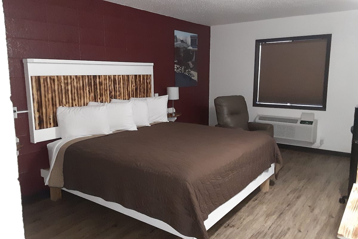 deluxe room | individually decorated, desk, free wifi, bed sheets