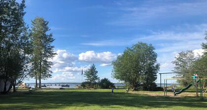 2 & 3 Bedroom Lakefront Cabins on Lac Ste Anne
