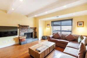 Smart-TV, peis og DVD-spiller