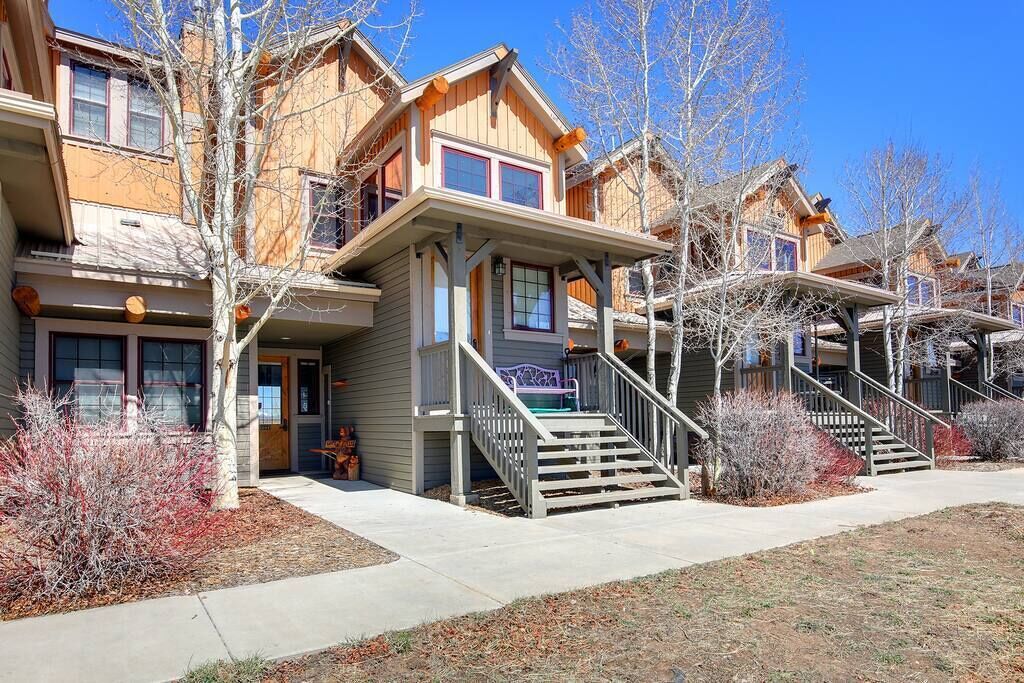 2 Bed/2 Bath Ski Condo, Steps to slopes! Sleeps 6, Free outdoor Hot tub, RMNP