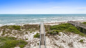 Una spiaggia nelle vicinanze