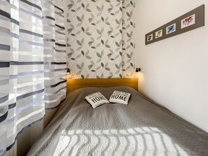 1 habitación, escritorio, tabla de planchar con plancha y wifi gratis 