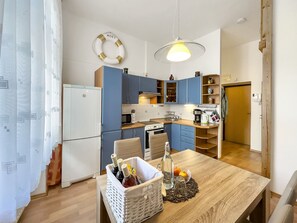 Fridge, microwave, oven, coffee/tea maker