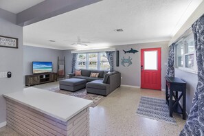 House (Anchors Away Gulf Gate Home) | Exterior