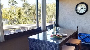 Condo (Harbor Towers Renovated 2nd Floor Sui) | Ngoại thất
