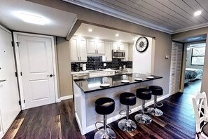 Condo (Harbor Towers Renovated 2nd Floor Sui) | Exterior