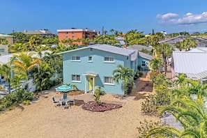 Condo (Island Dreams Sandy Toes #1) | Property grounds