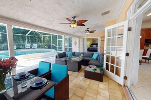 House (Sarasota Bay Pool Home) | Living room