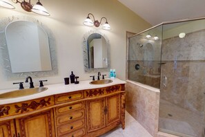 Bathroom - Sarasota Bay Pool Home (Osprey)