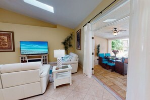 Hus (Sarasota Bay Pool Home) | Vardagsrum