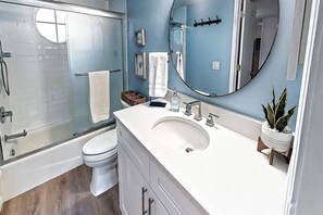 Condo (Siesta Bayside by Pool & Tennis) | Bathroom | Shampoo - Siesta Bayside by Pool & Tennis (Siesta Key)