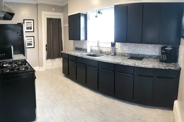 Frigorífic, microones, forn i placa de cuina