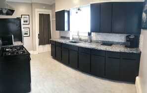 Fridge, microwave, oven, stovetop - Chapland House 4 Bdrm Getaway in FLX Wine Country (Seneca Falls)