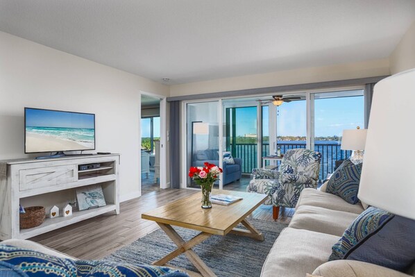 Condo (Sunrise Cove) | Exterior