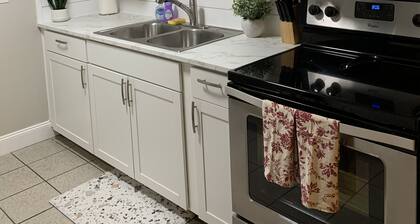 Cozy getaway! Minutes from Historic Pinellas Trail!