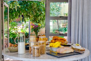 包含每日全套早餐