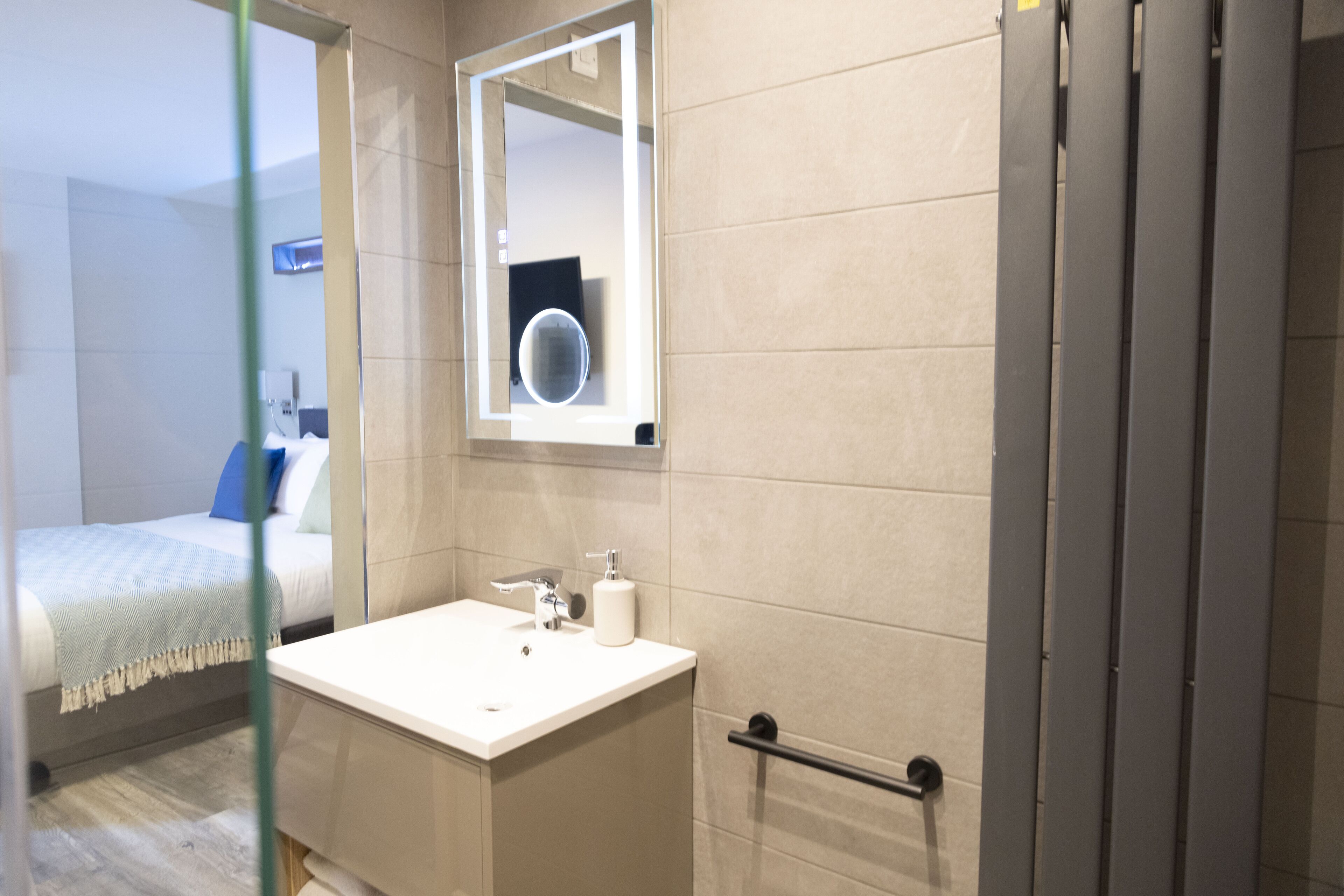 executive triple room | bathroom | shower, free toiletries, hair dryer, slippers