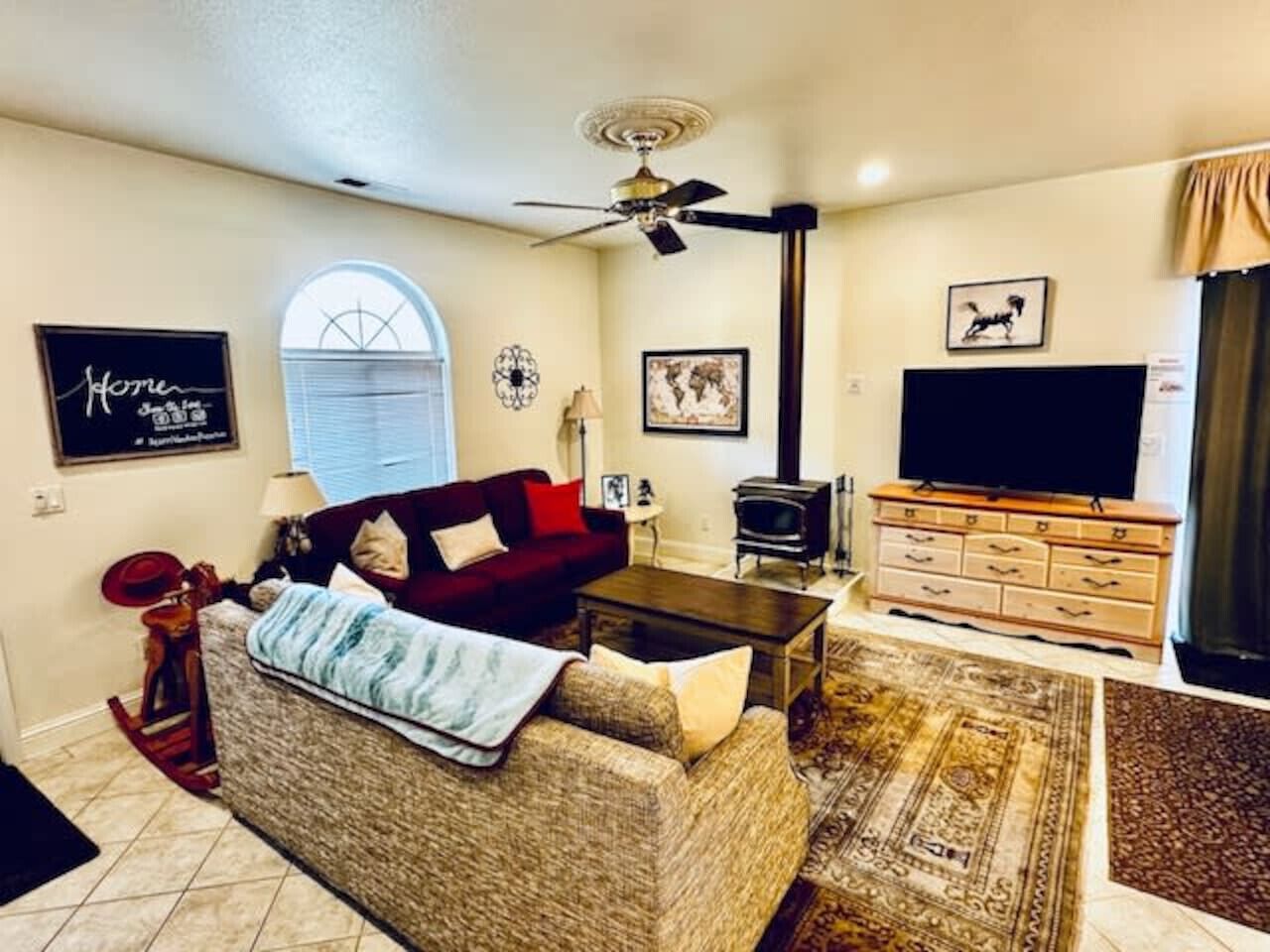 Fernseher, Kamin, Arbeitsbereiche