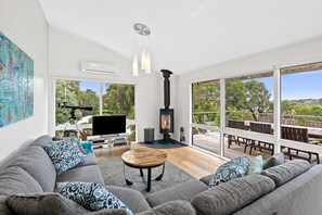 Televisio, takka, DVD-soitin