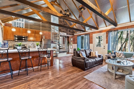 Interior. Breathtaking Applegate River Home Retreat<br>~ Newly Remodeled Home