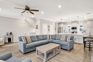 Smart TV, DVD player - Experience Luxury Living: Beautiful Townhome Embraces the Lost Key Lifestyle! (Pensacola)