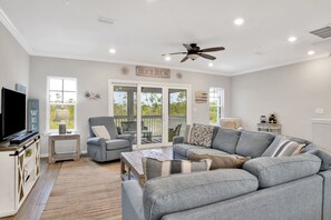 Smart TV, DVD player - Experience Luxury Living: Beautiful Townhome Embraces the Lost Key Lifestyle! (Pensacola)