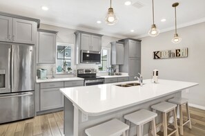 Fridge, microwave, oven, stovetop - Experience Luxury Living: Beautiful Townhome Embraces the Lost Key Lifestyle! (Pensacola)