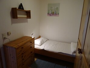 1 bedroom, travel cot, free WiFi