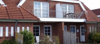 Apartment SEERÄUBER in a quiet location, balcony, only 300m to the green beach
