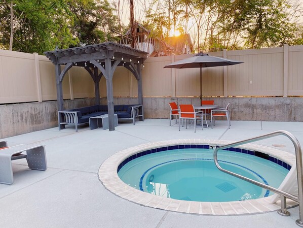 Pool - King Bed * Extensive Cleaning Protocol *Downtown (Salt Lake City)