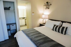 Iron/ironing board, WiFi, bed sheets - King Bed * Extensive Cleaning Protocol *Downtown (Salt Lake City)