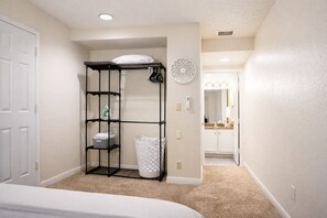 2 bedrooms, iron/ironing board, WiFi