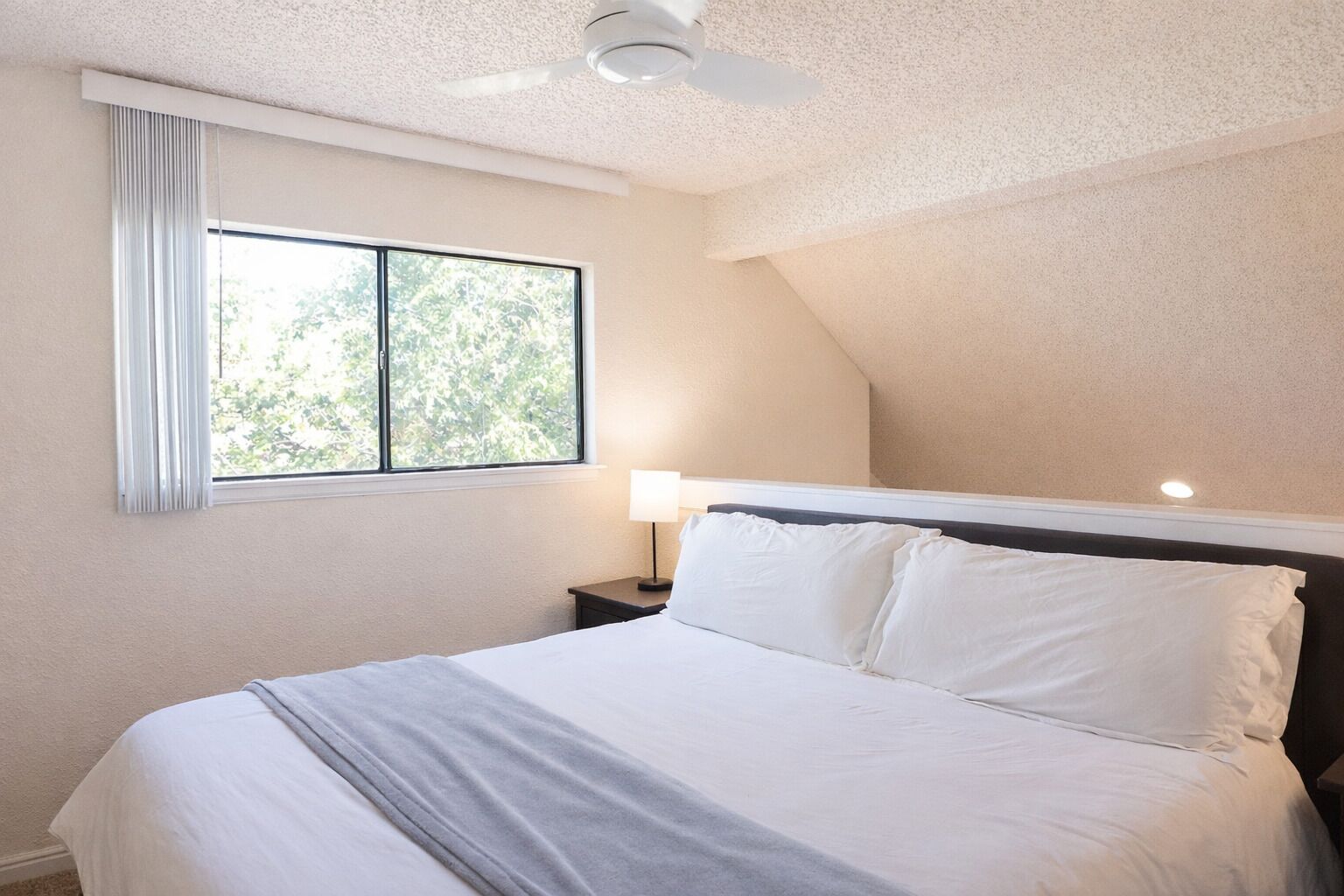 2 bedrooms, iron/ironing board, WiFi