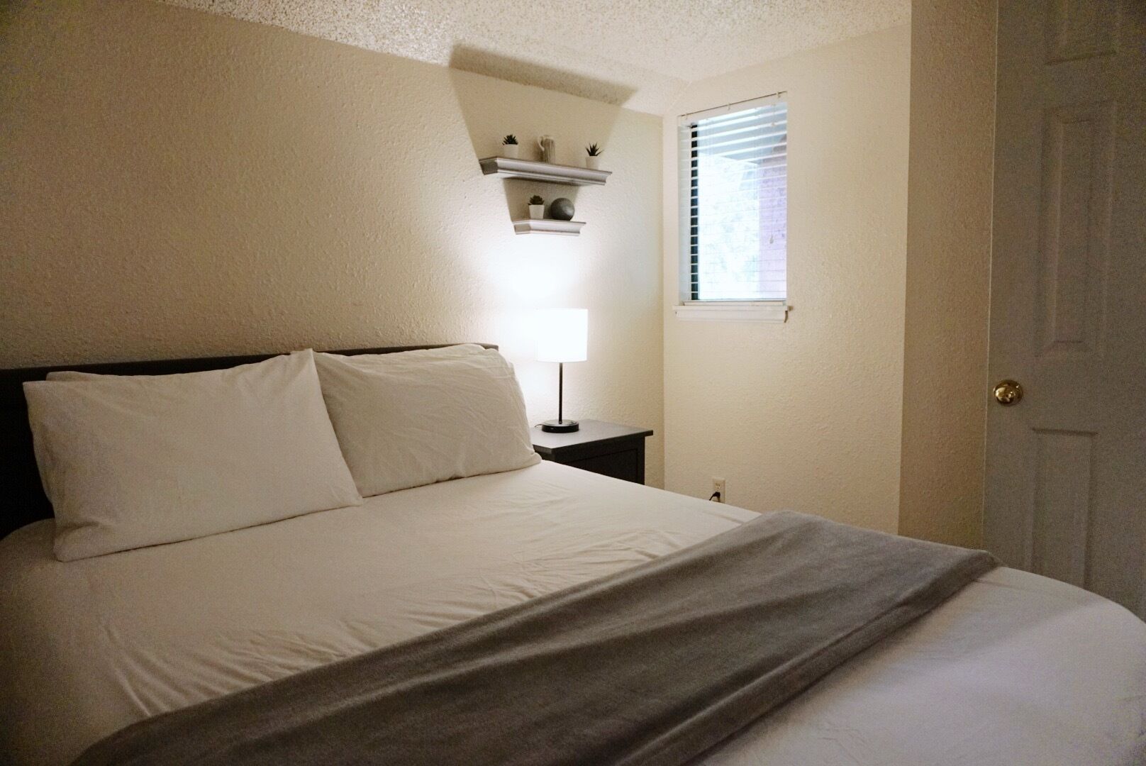 2 bedrooms, iron/ironing board, WiFi